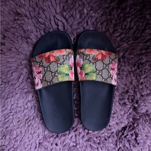Gucci GG Blooms Supreme Slide Sandals - Black and Pink